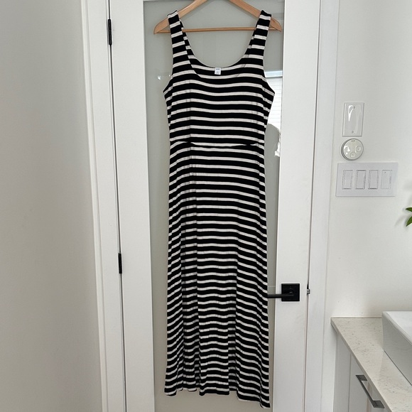 Old Navy Dresses & Skirts - Last chance 🍀 Black & White Striped Tank Maxi Dress
